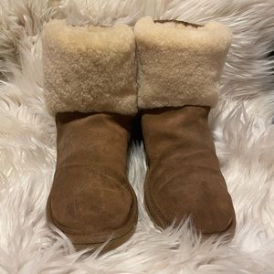UGG boots with Sherpa. chestnut color
